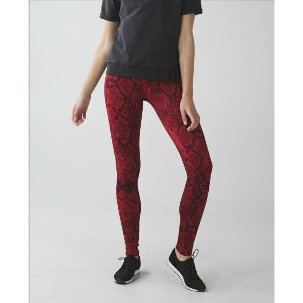 Lululemon Wunder Under Pant (Hi-Rise) *Full-On Luon Ziggy Snake Red Sz 4 EUC